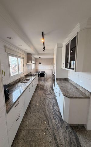 Apartamento para alugar com 178m², 3 quartos e 3 vagas Apartamento para alugar com 178m², 3 quartos e 3 vagasCozinha