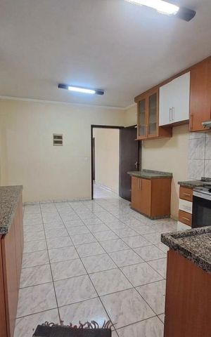 Casa à venda com 145m², 2 quartos e 2 vagas Casa à venda com 145m², 2 quartos e 2 vagasCozinha