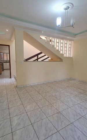 Casa à venda com 145m², 2 quartos e 2 vagas Casa à venda com 145m², 2 quartos e 2 vagasSala