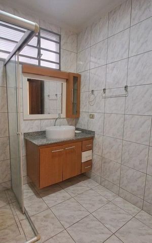 Casa à venda com 145m², 2 quartos e 2 vagas Casa à venda com 145m², 2 quartos e 2 vagasBanheiro