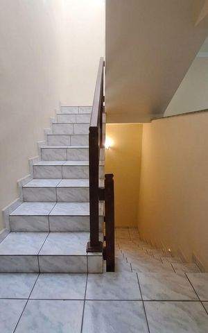 Casa à venda com 145m², 2 quartos e 2 vagas Casa à venda com 145m², 2 quartos e 2 vagasÁrea externa