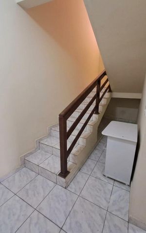 Casa à venda com 145m², 2 quartos e 2 vagas Casa à venda com 145m², 2 quartos e 2 vagasÁrea externa