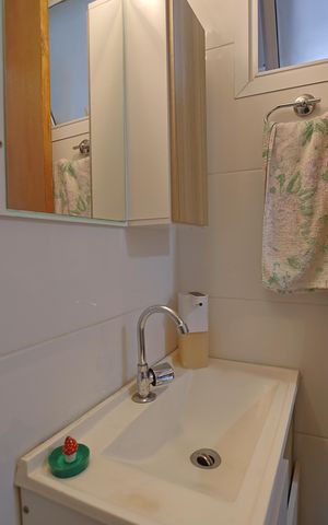 Casa de condomínio à venda com 74m², 2 quartos e 1 vagaLavabo