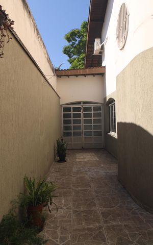 Casa para alugar com 200m², 3 quartos e 3 vagasQuintal lateral