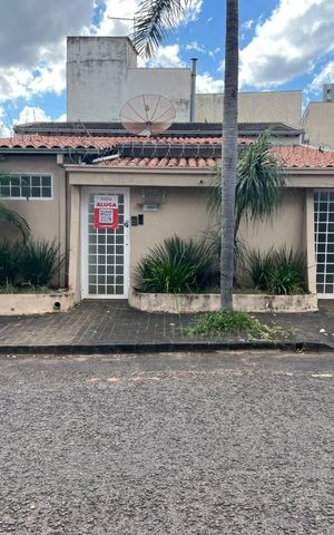 Casa para alugar com 200m², 3 quartos e 3 vagas Casa para alugar com 200m², 3 quartos e 3 vagasFachada