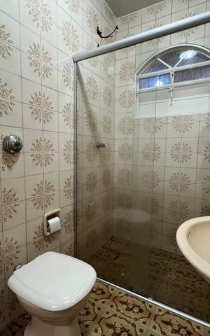 Casa para alugar com 200m², 3 quartos e 3 vagas Casa para alugar com 200m², 3 quartos e 3 vagasBanheiro