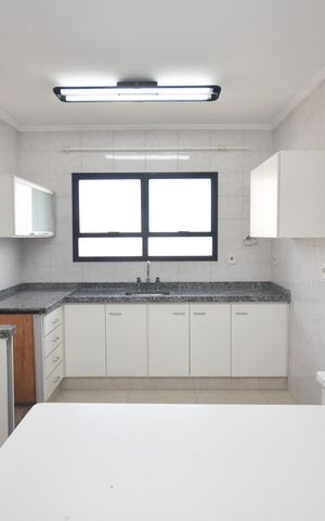 Apartamento para alugar com 140m², 3 quartos e 2 vagas Apartamento para alugar com 140m², 3 quartos e 2 vagasCozinha