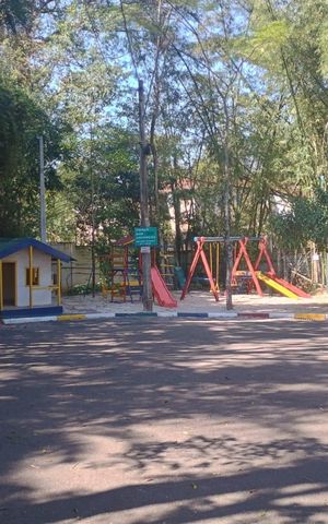 Casa de condomínio para alugar com 600m², 4 quartos e 8 vagasÁrea comum - Playground