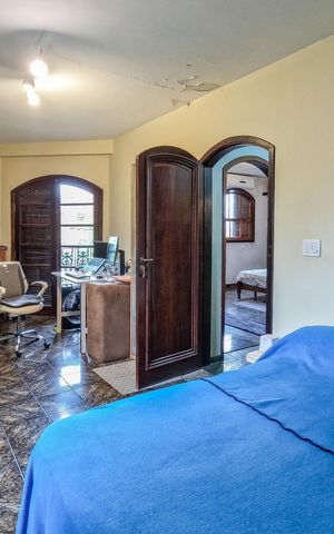 Casa à venda com 243m², 2 quartos e 4 vagas