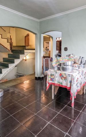 Casa à venda com 243m², 2 quartos e 4 vagas