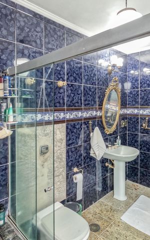 Casa à venda com 243m², 2 quartos e 4 vagas