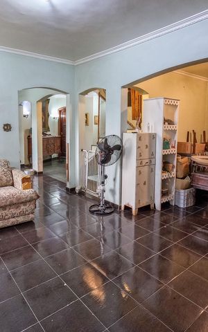 Casa à venda com 243m², 2 quartos e 4 vagas
