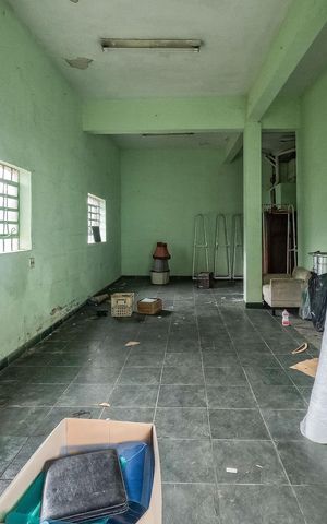 Casa à venda com 243m², 2 quartos e 4 vagas