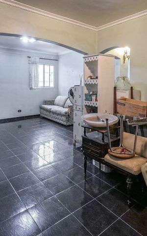 Casa à venda com 243m², 2 quartos e 4 vagas