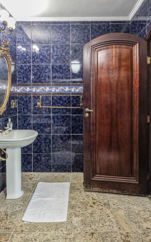 Casa à venda com 243m², 2 quartos e 4 vagas