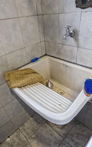 Casa à venda com 243m², 2 quartos e 4 vagas