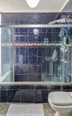 Casa à venda com 243m², 2 quartos e 4 vagas