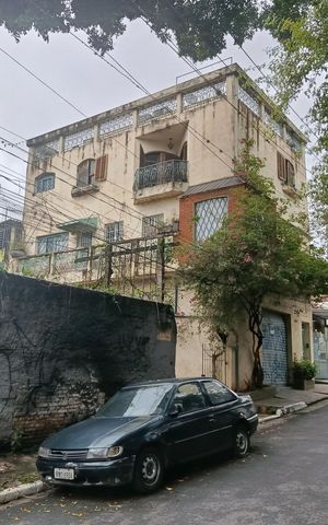 Casa à venda com 243m², 2 quartos e 4 vagas