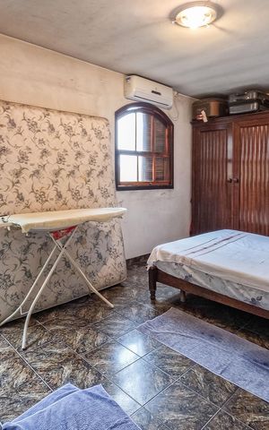 Casa à venda com 243m², 2 quartos e 4 vagas