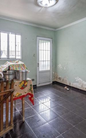 Casa à venda com 243m², 2 quartos e 4 vagas