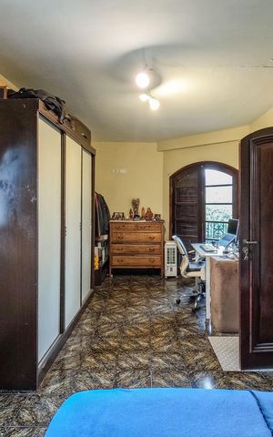 Casa à venda com 243m², 2 quartos e 4 vagas