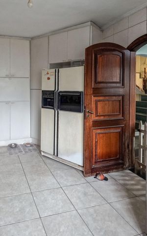 Casa à venda com 243m², 2 quartos e 4 vagas