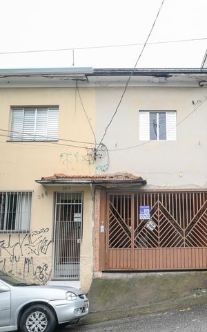Casa à venda com 130m², 2 quartos e sem vaga Casa à venda com 130m², 2 quartos e sem vagaFachada