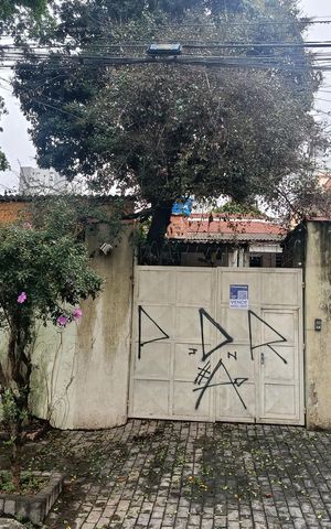 Casa à venda com 147m², 1 quarto e 1 vaga Casa à venda com 147m², 1 quarto e 1 vagaFachada