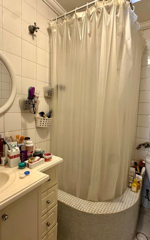 Casa para alugar com 260m², 3 quartos e 2 vagas Casa para alugar com 260m², 3 quartos e 2 vagasBanheiro 1