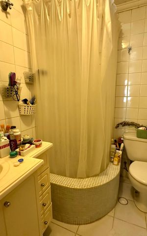 Casa para alugar com 260m², 3 quartos e 2 vagas Casa para alugar com 260m², 3 quartos e 2 vagasBanheiro 1
