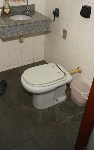 Casa para alugar com 625m², 5 quartos e 5 vagasBanheiro 1