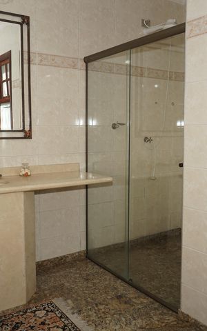 Casa para alugar com 625m², 5 quartos e 5 vagasBanheiro 3