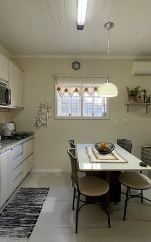Casa à venda com 150m², 3 quartos e 4 vagas