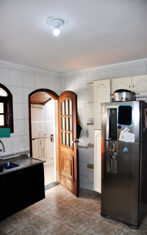 Casa à venda com 75m², 2 quartos e 2 vagas Casa à venda com 75m², 2 quartos e 2 vagasCozinha