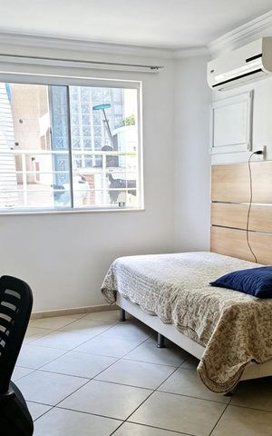 Casa de condomínio à venda com 255m², 5 quartos e 2 vagas Casa de condomínio à venda com 255m², 5 quartos e 2 vagasQuarto