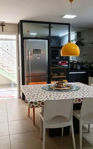 Casa de condomínio à venda com 255m², 5 quartos e 2 vagas Casa de condomínio à venda com 255m², 5 quartos e 2 vagasCozinha