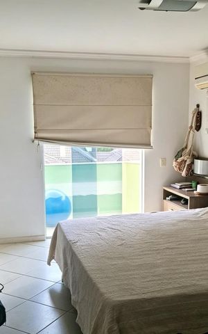 Casa de condomínio à venda com 255m², 5 quartos e 2 vagas Casa de condomínio à venda com 255m², 5 quartos e 2 vagasQuarto
