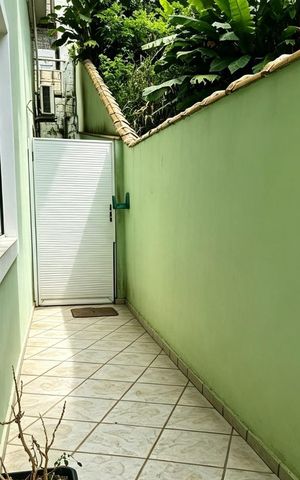 Casa de condomínio à venda com 255m², 5 quartos e 2 vagas Casa de condomínio à venda com 255m², 5 quartos e 2 vagasÁrea externa