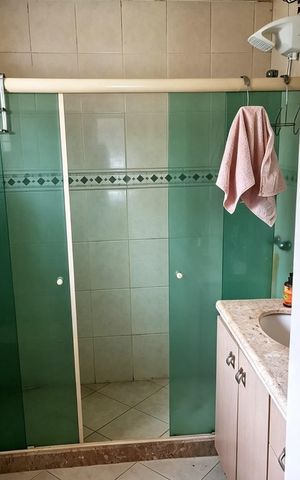 Casa de condomínio à venda com 255m², 5 quartos e 2 vagas Casa de condomínio à venda com 255m², 5 quartos e 2 vagasBanheiro