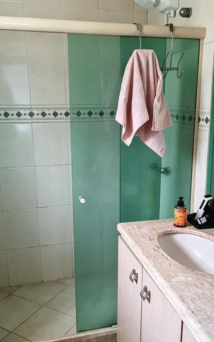Casa de condomínio à venda com 255m², 5 quartos e 2 vagas Casa de condomínio à venda com 255m², 5 quartos e 2 vagasBanheiro
