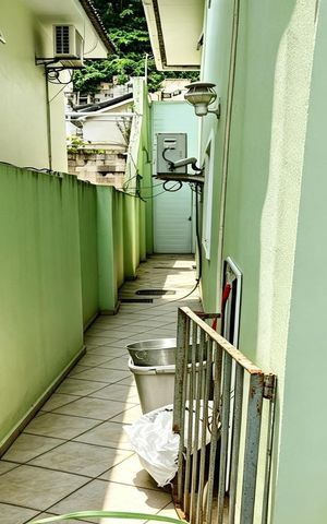Casa de condomínio à venda com 255m², 5 quartos e 2 vagas Casa de condomínio à venda com 255m², 5 quartos e 2 vagasÁrea externa