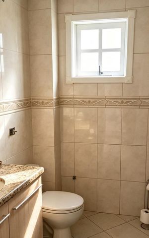 Casa de condomínio à venda com 255m², 5 quartos e 2 vagas Casa de condomínio à venda com 255m², 5 quartos e 2 vagasBanheiro