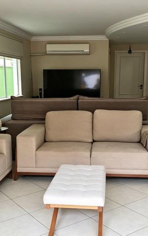 Casa de condomínio à venda com 255m², 5 quartos e 2 vagas Casa de condomínio à venda com 255m², 5 quartos e 2 vagasSala