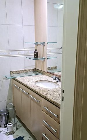 Casa de condomínio à venda com 255m², 5 quartos e 2 vagas Casa de condomínio à venda com 255m², 5 quartos e 2 vagasBanheiro