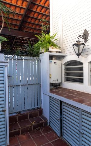Casa à venda com 250m², 4 quartos e 4 vagas Casa à venda com 250m², 4 quartos e 4 vagasÁrea de Serviço