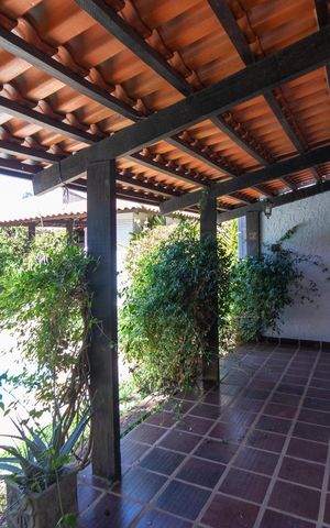 Casa à venda com 250m², 4 quartos e 4 vagas Casa à venda com 250m², 4 quartos e 4 vagasVaranda