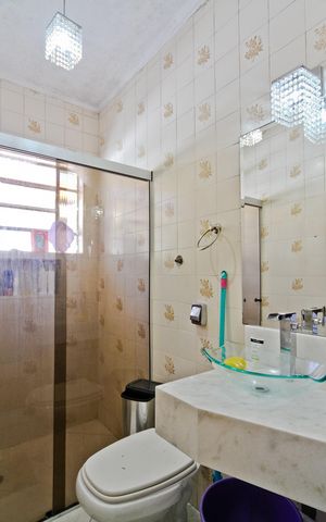 Casa à venda com 127m², 3 quartos e 2 vagas Casa à venda com 127m², 3 quartos e 2 vagasBanheiro da Suíte