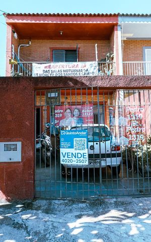 Casa à venda com 300m², 3 quartos e 3 vagas Casa à venda com 300m², 3 quartos e 3 vagasFachada