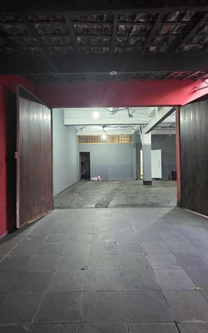 Casa à venda com 498m², 3 quartos e 4 vagas Casa à venda com 498m², 3 quartos e 4 vagasGaragem