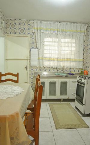 Casa à venda com 141m², 3 quartos e 3 vagasCozinha 